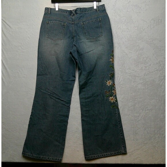 Liz Claiborne Boot Cut Jeans Size 14 Embroidered Flowers Blue Pockets Denim - Picture 2 of 16